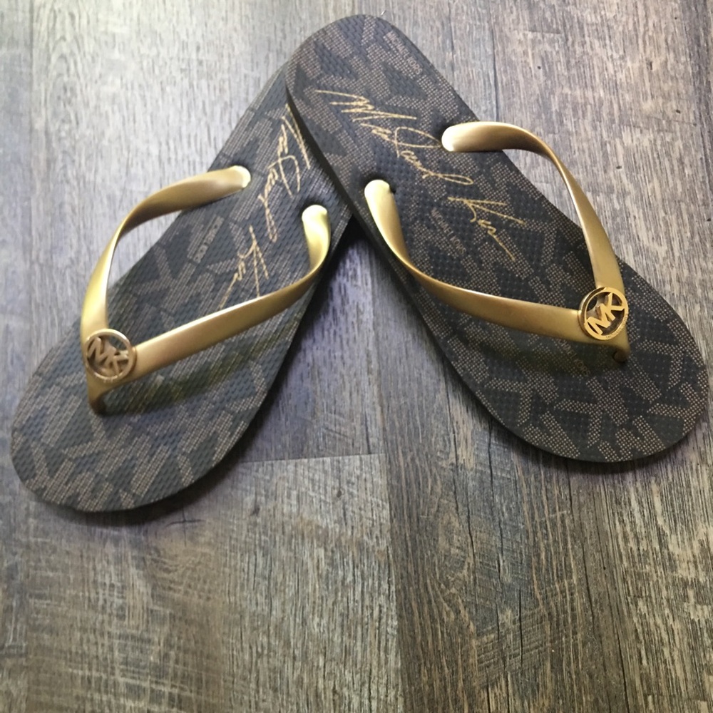 MK Flip Flops Sz 10